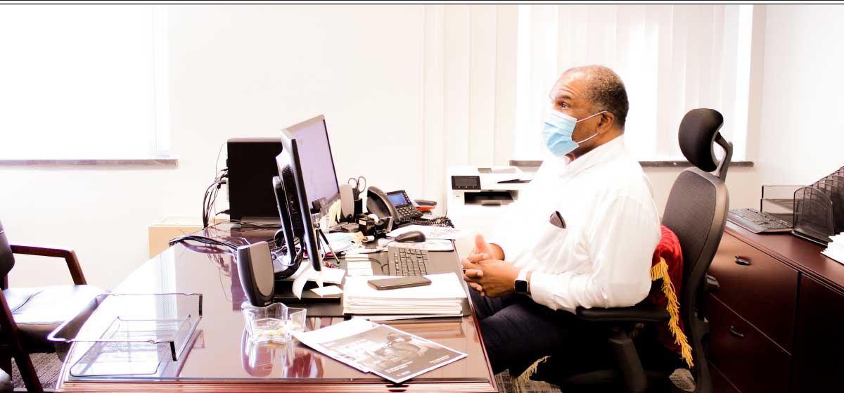 Dr.-Kevin-Jordan-in-his-office-mobile